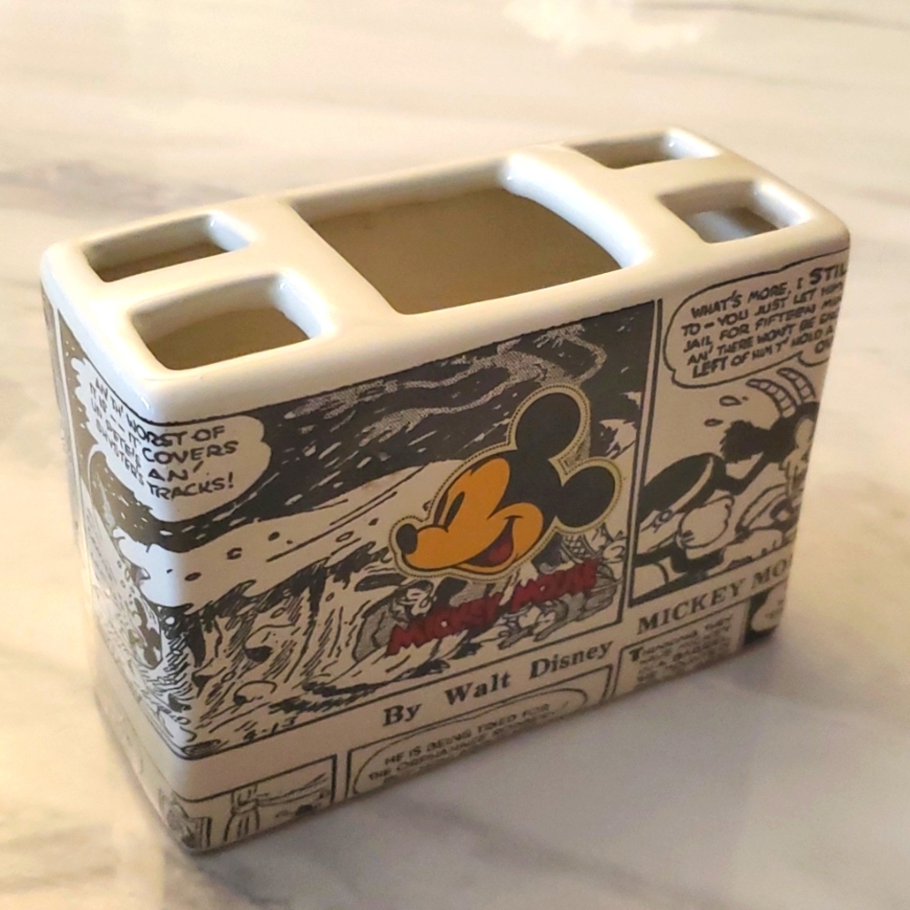 Vintage 1970 Walt Disney Mickey Mouse Toothbrush Holder